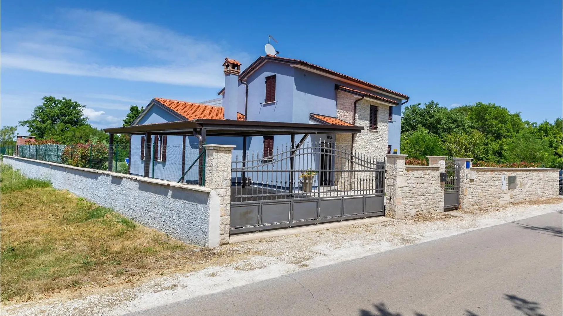 3 Bedroom Beautiful Home In Sosici