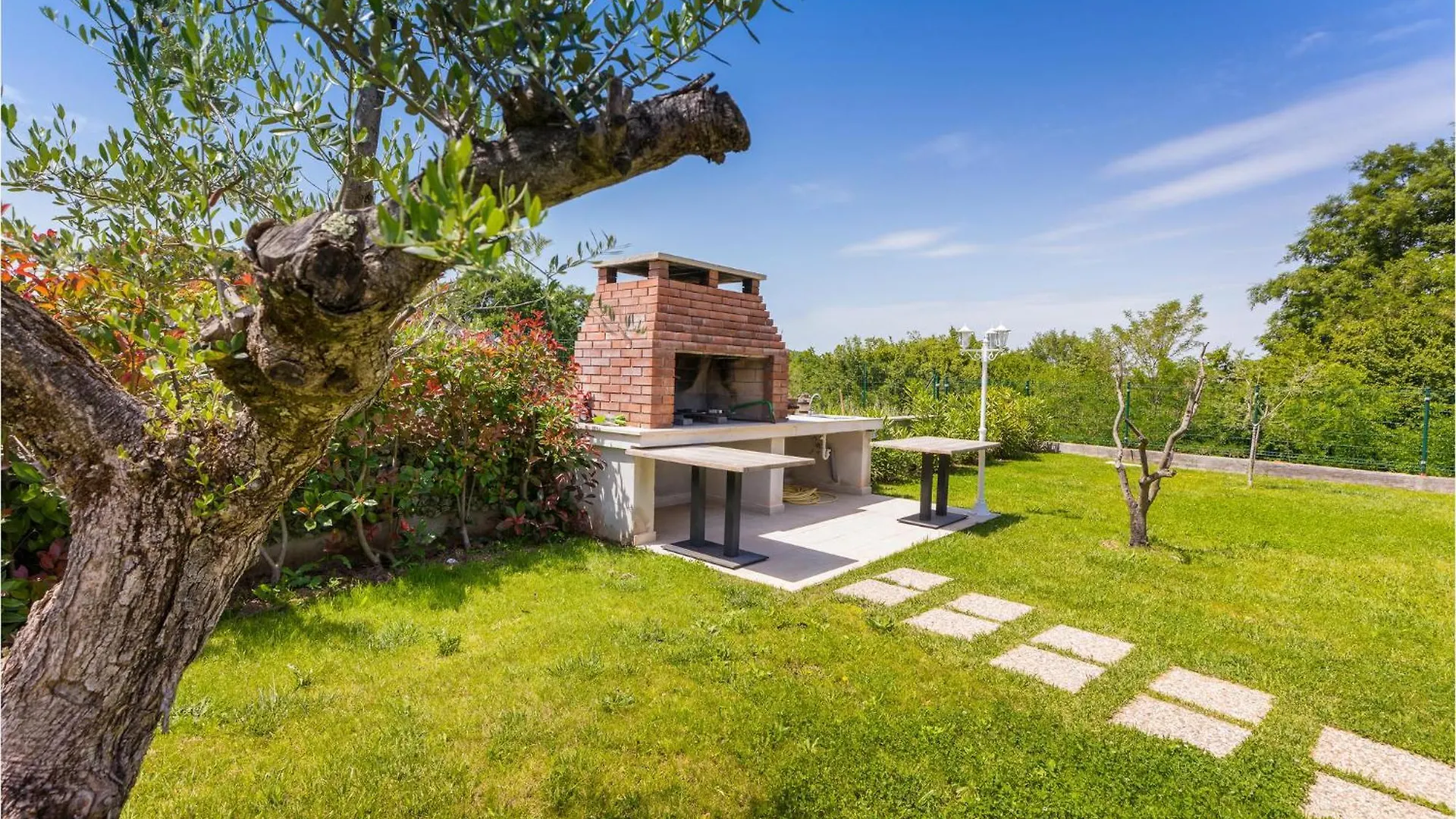 3 Bedroom Beautiful Home In Sosici 0*,