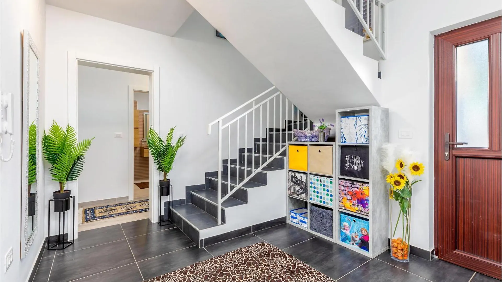 3 Bedroom Beautiful Home In Sosici בית נופש