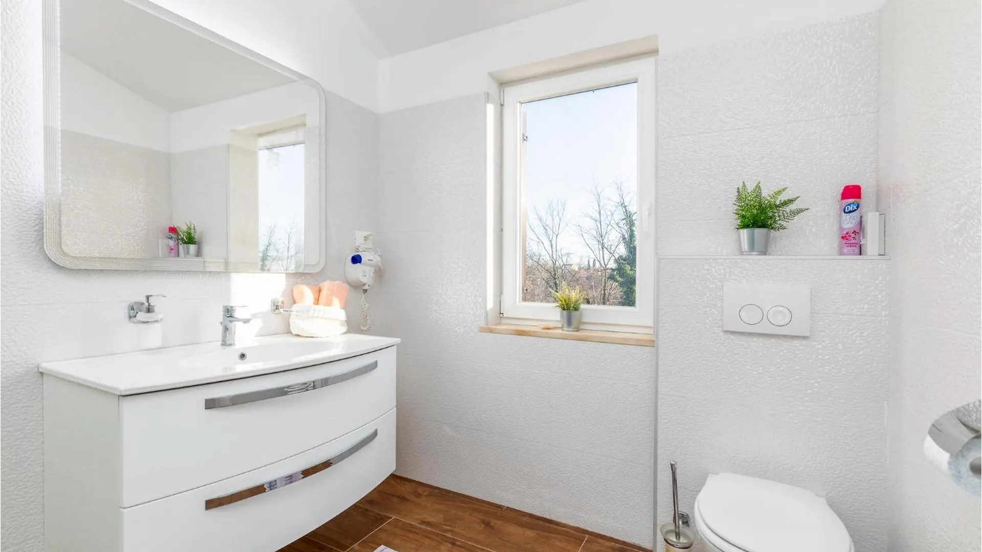 3 Bedroom Beautiful Home In Sosici